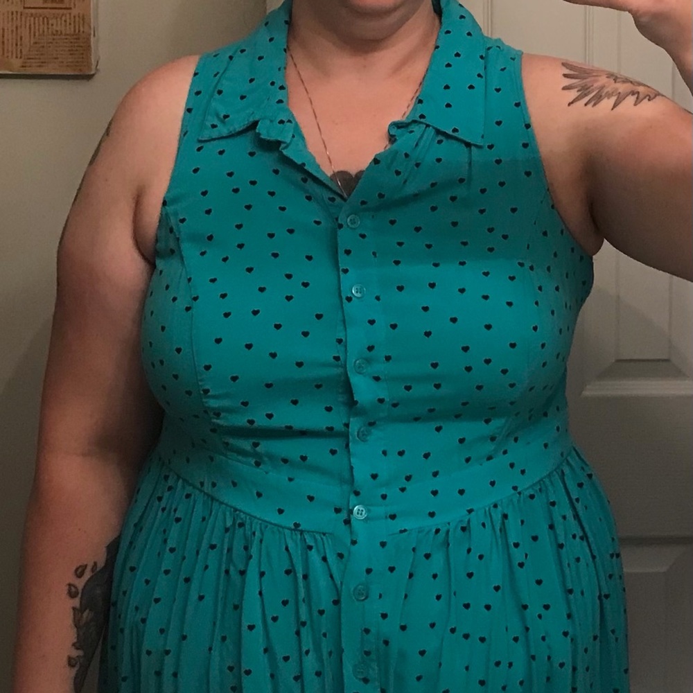 Like new Torrid button front teal heart midi dress